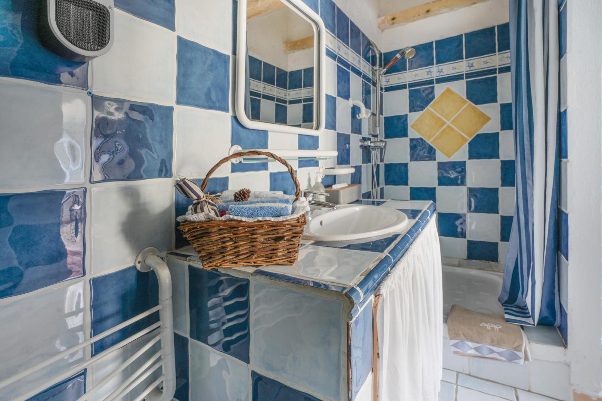 Clos Des Herissons - Chambres D'Hote - Piscine & Jardin Lauris Bagian luar foto